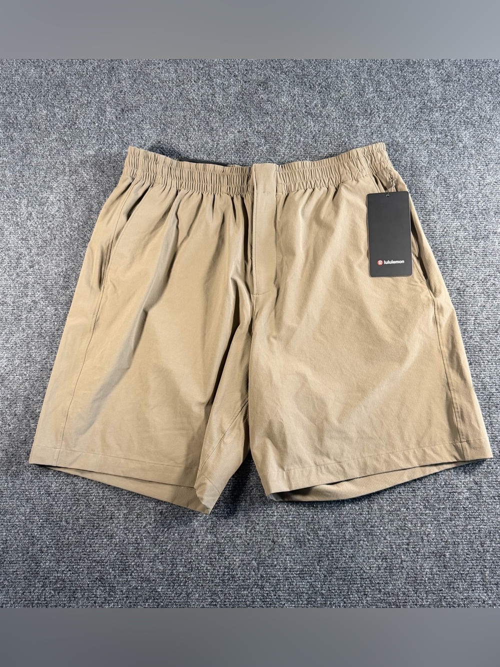 Lululemon Men's Size Large Zero Tucks Relaxed Fit Short 8" Tan Khaki NWT Classic